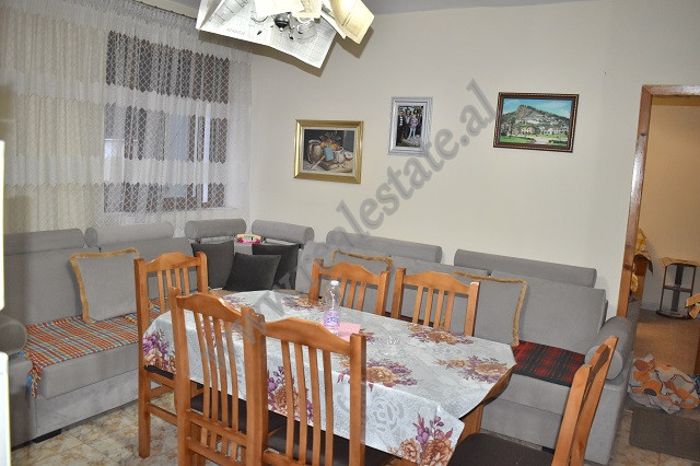 Apartament 2+1 ne shitje ne zonen e Xhamllikut ne Tirane